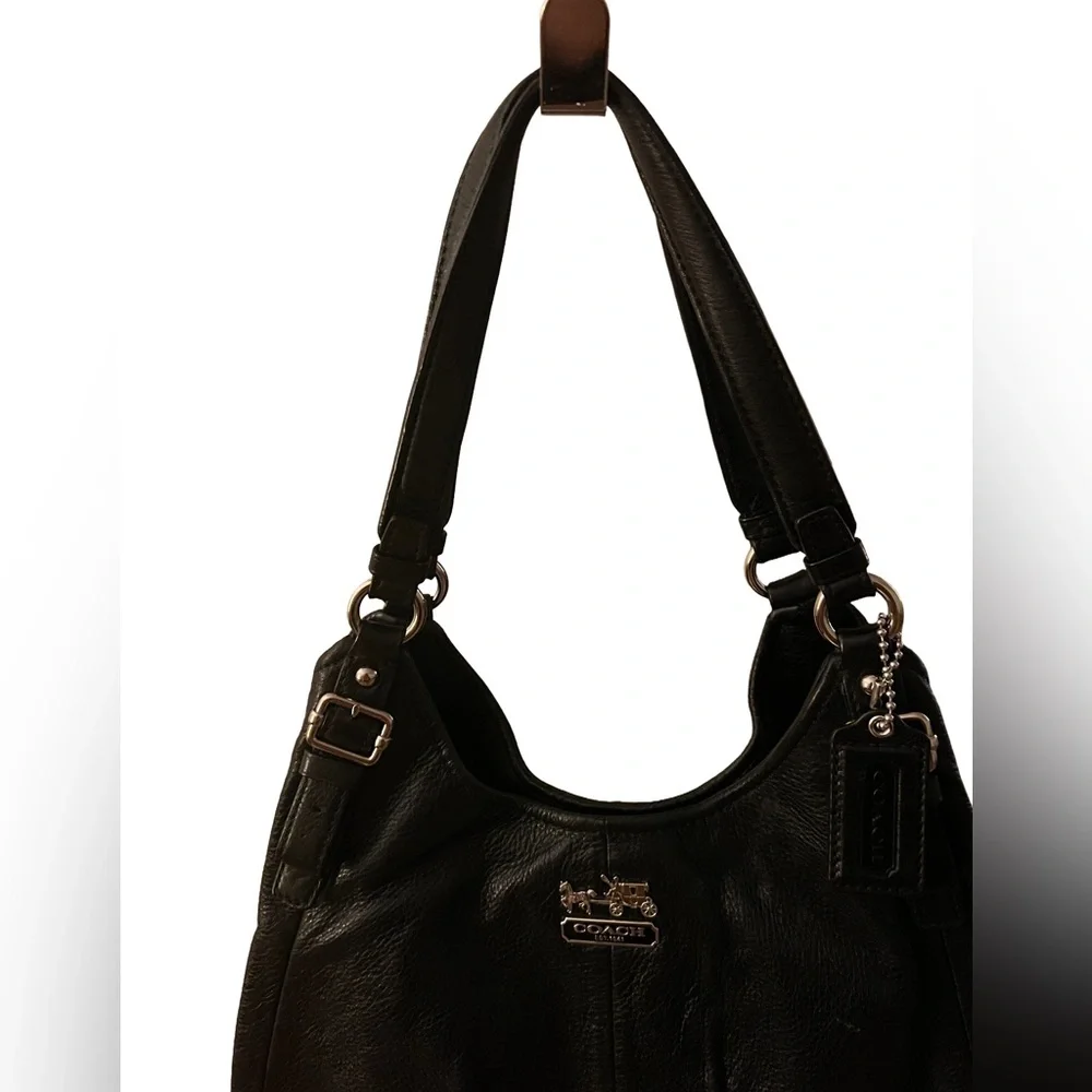 Coach Elegant Black Leather Shoulder Bag - Picture 6 of 10